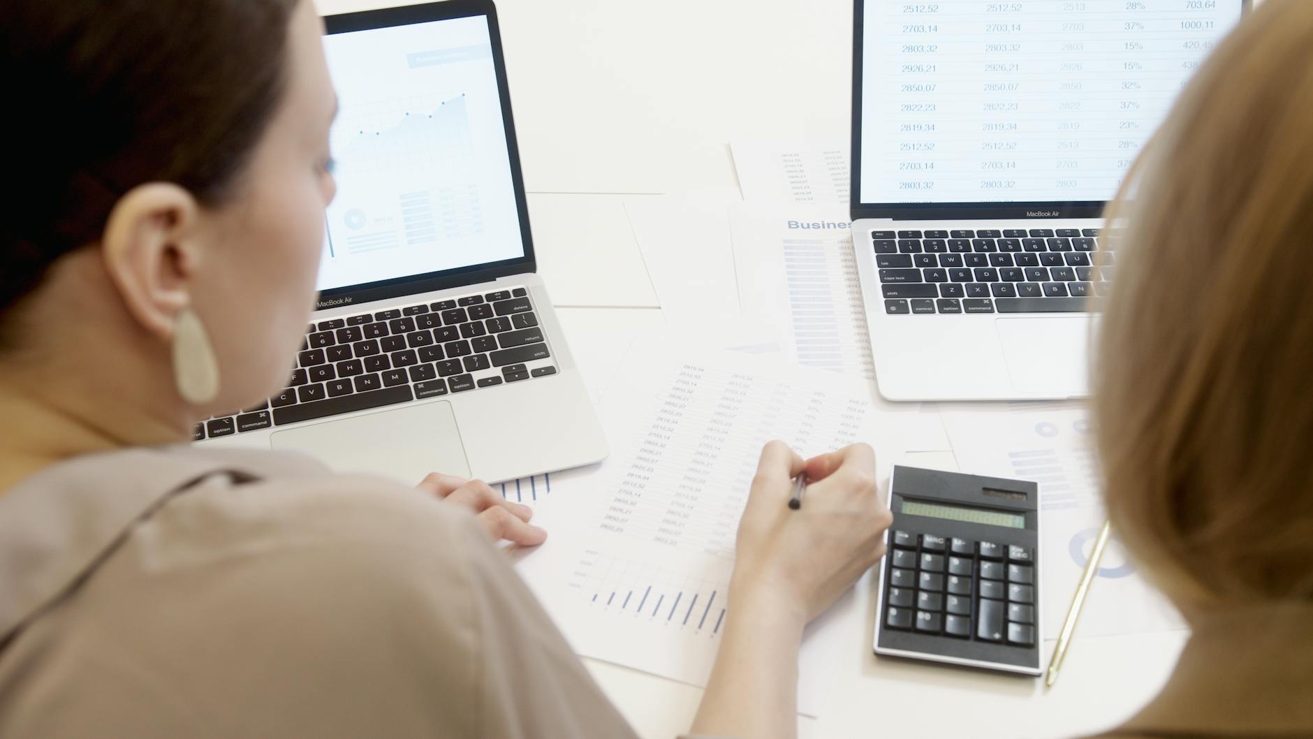 Hvorfor danske SMV'er stadig bruger Excel til økonomi, og hvad det koster dem